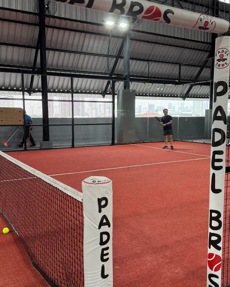 Net post lettered PADEL BROS